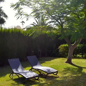 https://the-peaches-bungalows-45-46.maspalomashotels.com